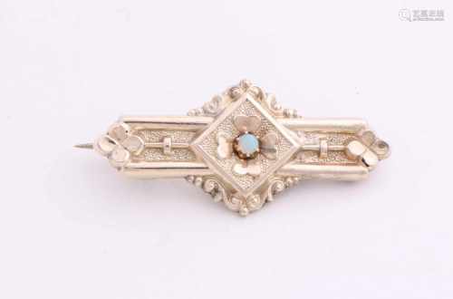 Broche with gold top and the bottom from alpaca decorated with opal. Rectangular model with floral