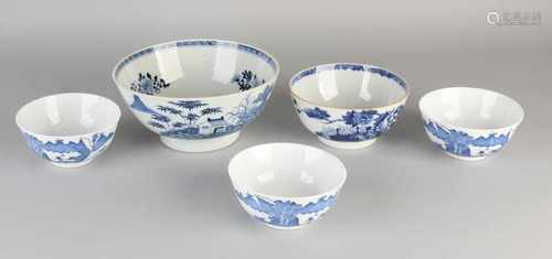 Five pieces of Chinese porcelain. Consisting of: 1x Queng Lung landscape. 1x Garden decor, its