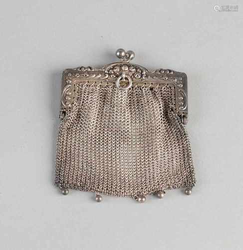 Malienkolderbeursje silver, 800/000, purse with a rectangular bracket decorated with swirls and