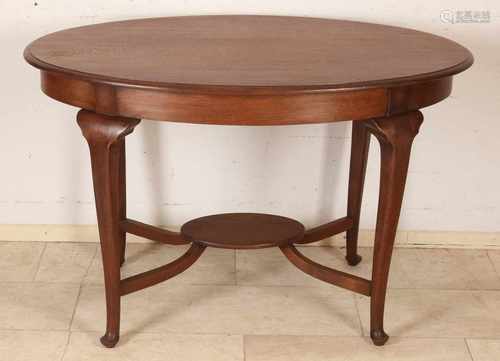 Antique oak dining table. Circa 1920. Dimensions: 76 x 110 x 79 cm. In very good condition.