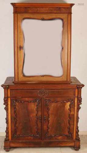 Dutch mahogany bonheur with mirror. Wedding. Circa 1870. Fog keys. Size: 192 x 102 x 50 cm. In