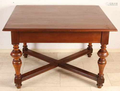 German Gründerzeit walnut table. Approximately 1880. Size: 75 x 115 x 98 cm. In very good