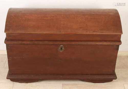 German oak blanket chest circa 1800 round lid in good condition 65x107x55cm