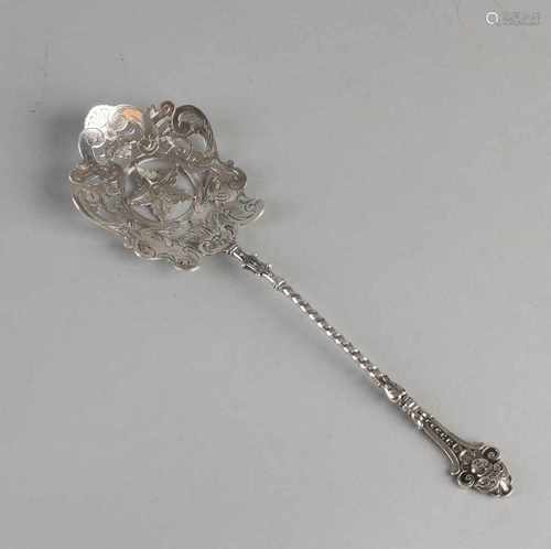 835/000 Silver natfruitschep with nice floral pierced and engraved bake and twisted stem, with