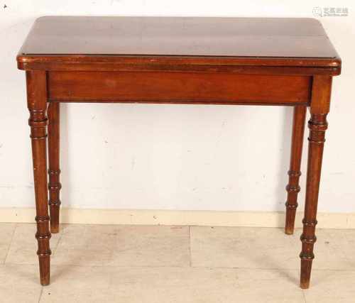 Antique English mahogany console with velvet on leaf. Circa 1890. Size: 75 x 90 x 47 cm. In good