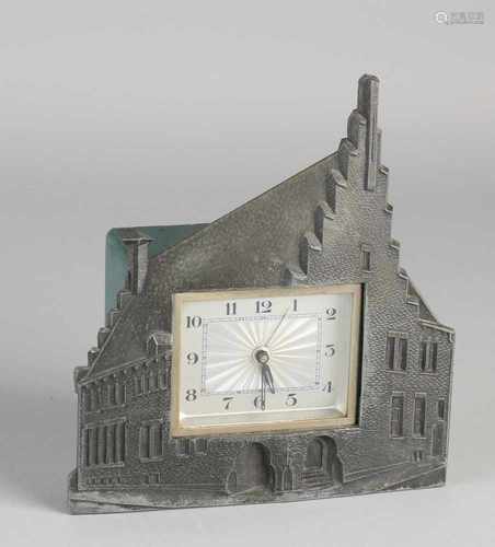 Metal 30s savings alarm clock. Function not tested. Size: 17 x 15 x 5 cm. In good condition.