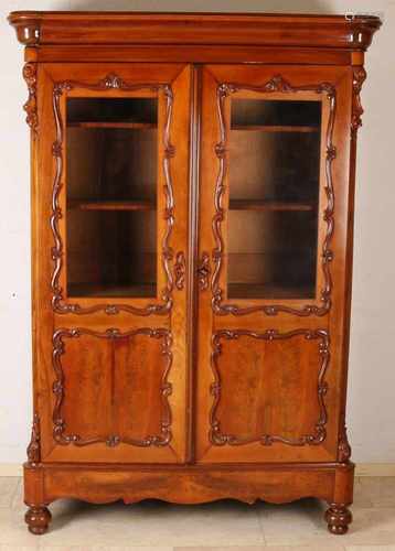 Hollandse mahogany two-door cabinet with shelves. Removable. Circa 1870. Dimensions: 184 x 121 x