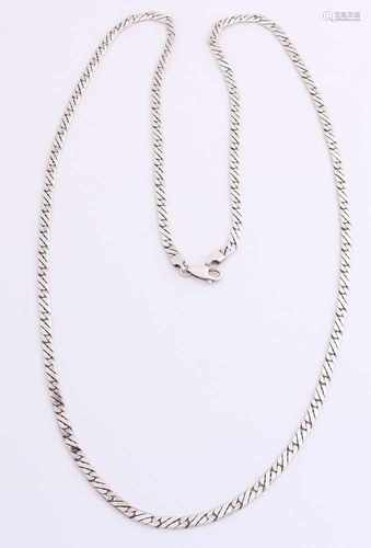 Long silver necklace, 925/000, having links with a diagonal embellishment. width of 4 mm. length