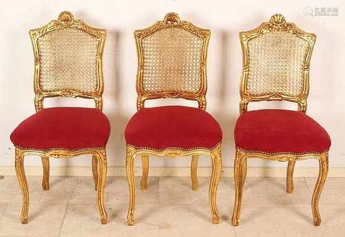 Three Italian gilt chairs in Baroque style. Second half 20th century. Size: 94 x 38 x 44 cm. In good