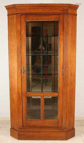 Antique oak one-door display case with corner mirrors and glass shelves. Circa 1915. Dimensions: 205