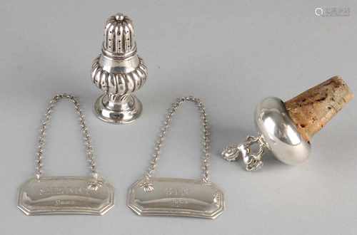 Lot of 2 bottles silver pendants, Gin and Sherry, a small spreader on circular base with fluting,