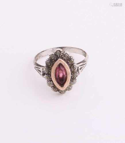 Silver ring, 800/000, with a rosette mark magnesite brick red and gold border set with a rose-red