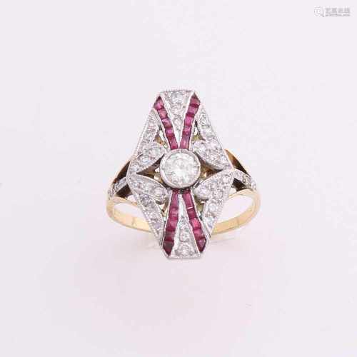 Gold ring 750/000, Art Deco ruby and diamond. Yellow gold ring having elongated hexagonal head set