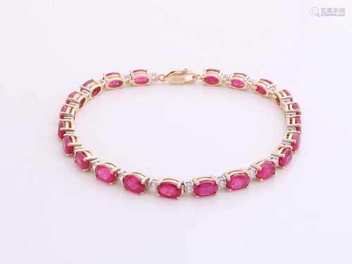 Yellow gold bracelet, 585/000, with ruby and zirconia. Bracelet set with 22 oval faceted rubies