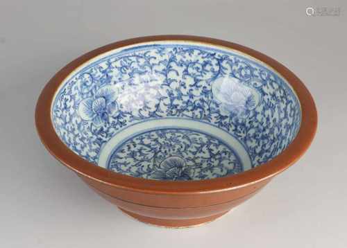 Large antique Chinese porcelain bowl inside capuchin blue and white decor parsley. 19th century.