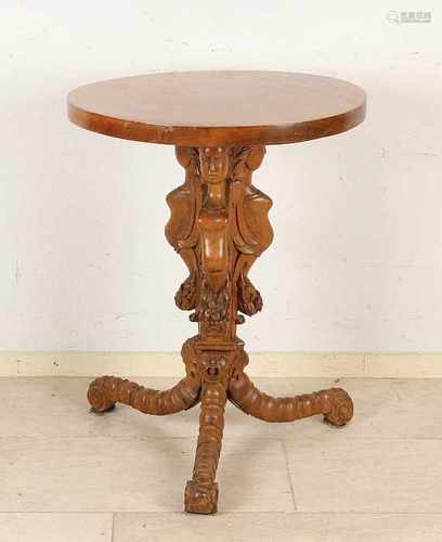 Antique 19th century walnut inserted table with Figs. Leaf later. Size: 70 x 54 cm dia. In good