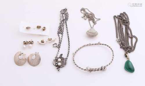 Lot silver jewelry with several earrings, choker with pearl, two necklaces with pendant and a