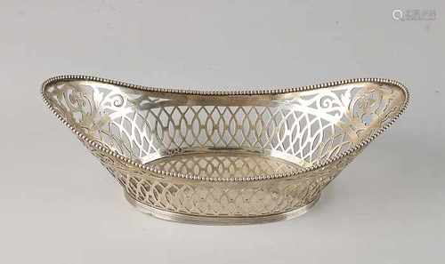 Silver bonbon basket, 833/000, oval sawed model with floral pattern and bead edge. MT .: E. Drost,