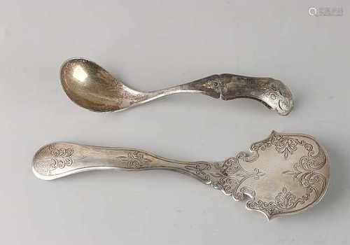 Silver petitfour slice and spoon compote, 833/000, molded petitfour slice decorated with carvings,