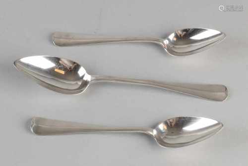 835/000 Silver tablespoon, length: 21.5 cm. 835/000 and two silver dessert spoons, length: 18 cm.