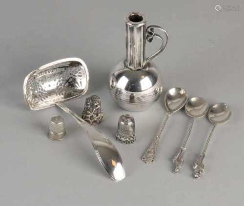 Lot silver with a sugar spoon, 835/000, having a rectangular sawn container with, inter alia,