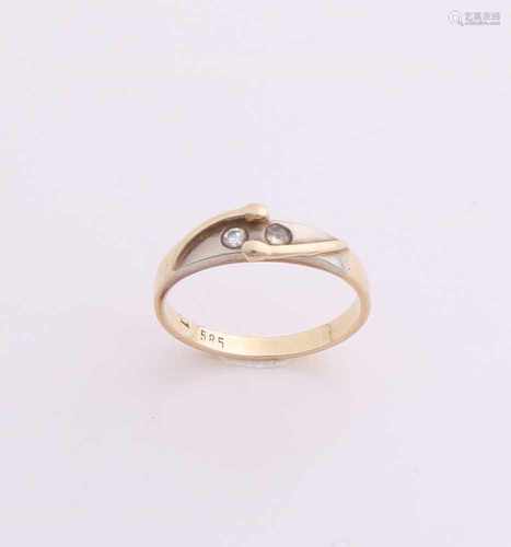 Yellow gold ring, 585/000, with zirconia. Ring with white gold matted piece beyet 2 zirconia's and