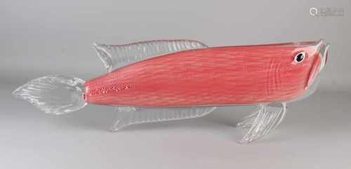 Very large Murano-style glass fish in the color pink / transparent. 21st century. Size: 70 x 13 x 24