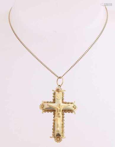 Yellow gold necklace with cross, 585/000. Gourmet Collier having thereon a crucifix having a