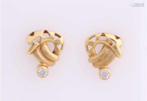 Pair of yellow gold earrings, 585/000, open work with a matted operation is provided with a