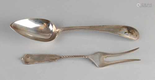 Two silver serving portions 833/000, with a opdienlepel puntbak and steal a roll, MT .: bet. J. F