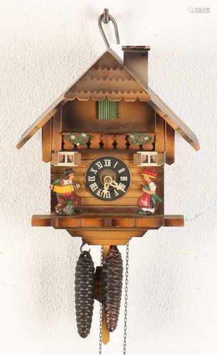 German sawn wood Black Forest cuckoo clock. Second half 20th century. Size: 25 x 21 x 14 cm. In good