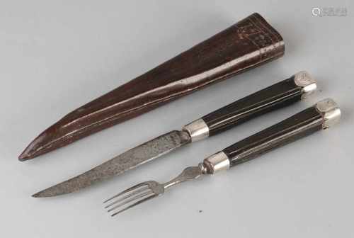 Antique travel cutlery case with silver elements, 833/000, consisting reismes and travel fork with