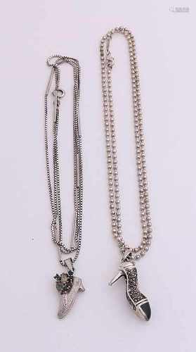 Two silver necklaces with pendants, various levels, a bead necklace with a pendant thereto in the