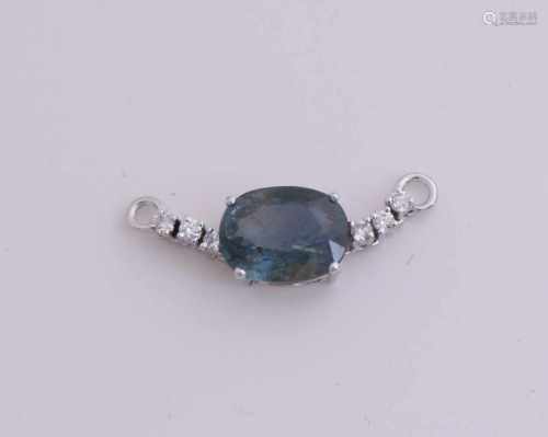 White gold spacer, 585/000, with a natural oval faceted sapphire, 4.52 ct, afmeting11,34x8,67x4,66