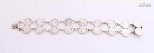 Silver bracelet farthings, King William III in 1850, second row features a bakslot. width 26 mm.