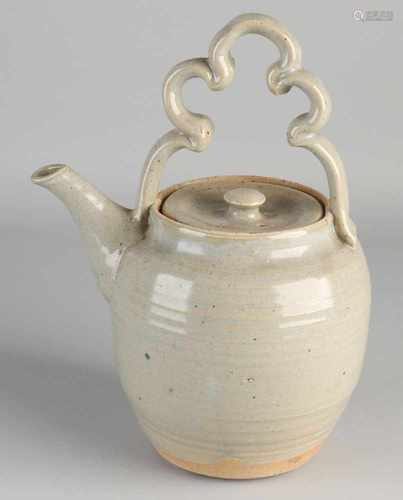 Large glazed Chinese ceramic teapot with bottom mark. Size: 27 x 19 x Ø 14 cm. In good condition.