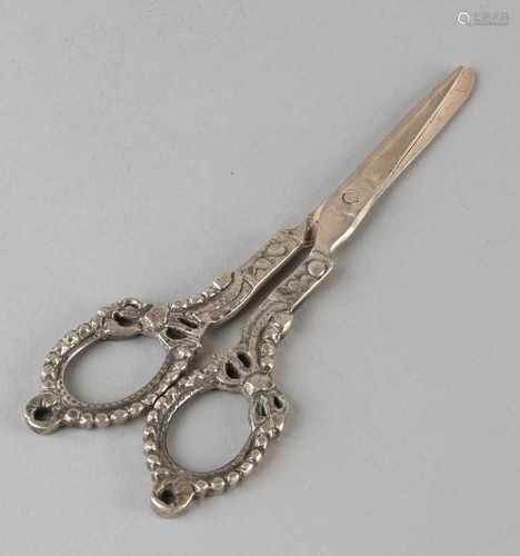 Silver scissors, 800/000, with handles with pearl processing and bows. 15 cm. ca 72 grams. In good