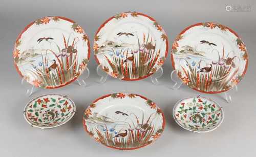 Six volumes antique porcelain. Comprising: Twice China fishing decor + bottom mark, 18th - 19th