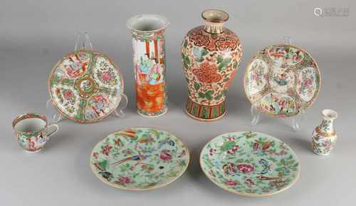 Eight parts of Chinese porcelain. 19th century. Comprising: Meiping vase, 2x Cantonese dishes,