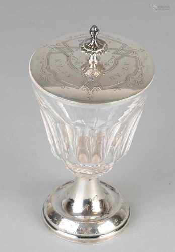 Crystal bowl with silver, 833/000, crystal glass on silver round base with pointillist pattern.