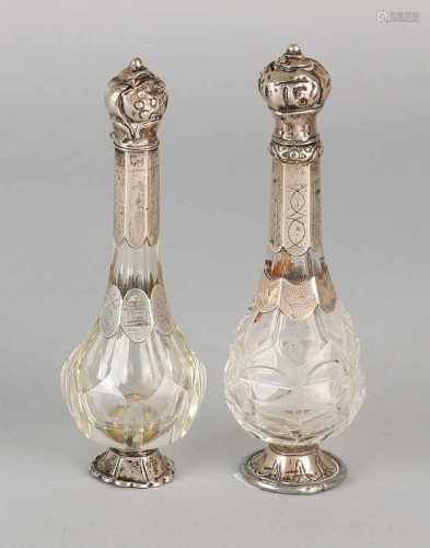 Two odeurflacons silver, 833/000. Two vials on round silver base, a silver machined edge, and a