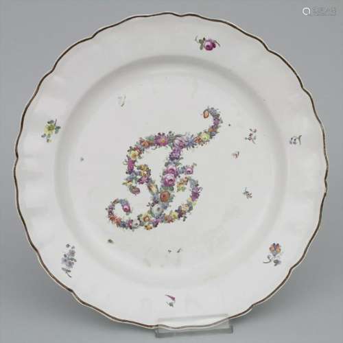 Teller mit Buchstabe 'F' / A plate with letter 'F',