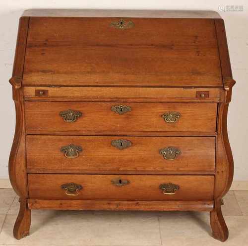 Dutch Baroque curved oak desk with bronze fittings. Circa 1780. Dimensions: 110 x 55 x 100 cm. In