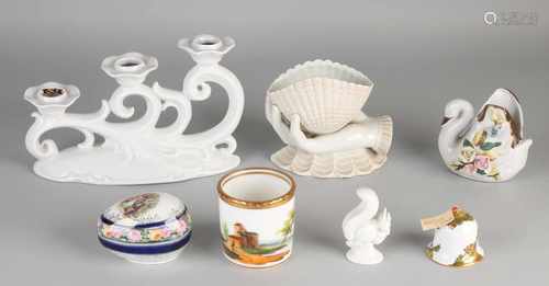 Seven parts of old / antique porcelain. Consisting of Sevres pot, hand-painted 19th century. R.P.