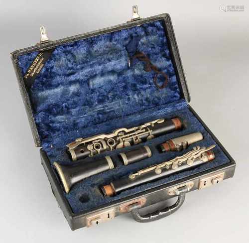 Old Dutch clarinet in the original case. Imperial, J., Steyn, Zaandam. Size: 35 x 20 x 9 cm. In good