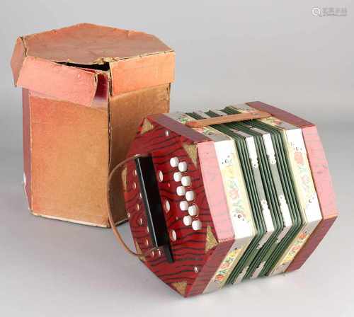 Antique six-sided accordion in the original box. Circa 1900. Size: 20 x 23 x 23 cm. In very good