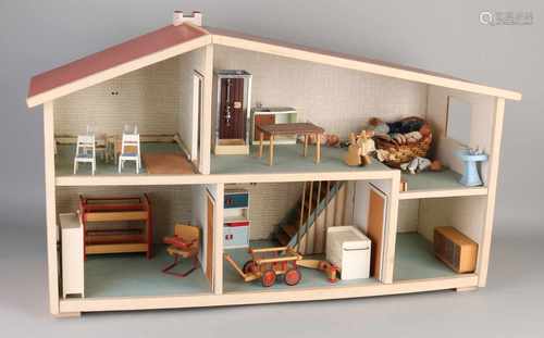 Swedish Lundby dollhouse with original accessories. 60's / 70's years. Size: 44 x 72 x 27 cm. In