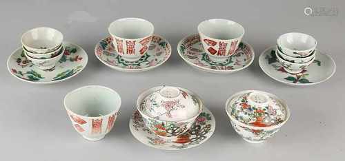 Large lot antique Chinese / Japanese porcelain tableware. Divers. 18-Delig. Cups and saucers,