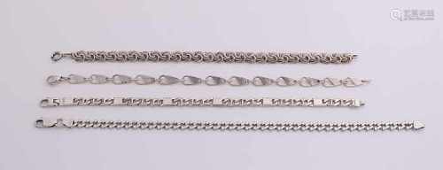 Lot four silver bracelets, 925/000, with different links. width of 5-7mm. length 18-21 cm. Total