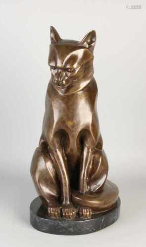 Large bronze Art Deco-style feline on black marble base. To Francois Pompon. 21st century.